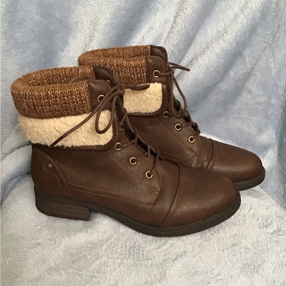 NWOT! Global Win Boots 9